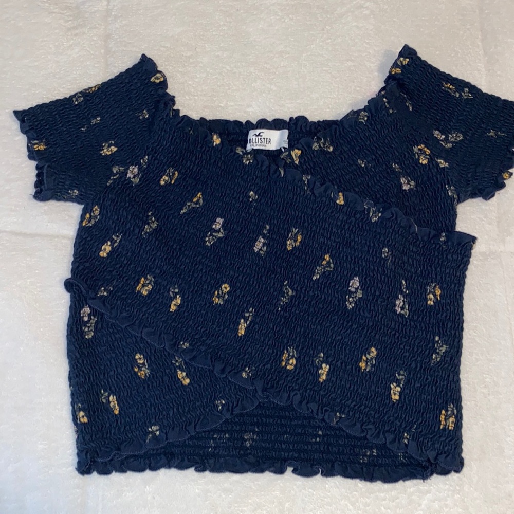 Floral blue and yellow Hollister cris cross top 🤍